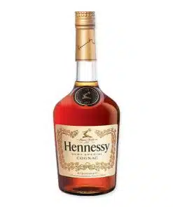 Ontdek Hennessy VS Cognac, een meesterlijke blend van complexe aroma's en een zachte afdronk, ideaal als digestief of in elegante cocktails. Ervaar de luxe direct.