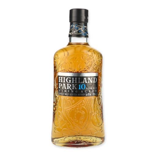 Ervaar de Highland Park 10 Year Old Viking Scars, een Schotse whisky met tonen van heide, honing en een hint van rook. Perfect voor liefhebbers van rijke, aromatische whisky.
