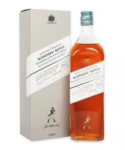 Ervaar de diepte en complexiteit van Johnnie Walker Blender's Batch Bourbon Cask, perfect voor genieters van premium whisky met tonen van vanille, karamel en specerijen.
