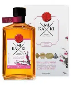 Proef de unieke Kamiki Sakura Wood, een Japanse whisky met een subtiele hint van kersenbloesem, gerijpt in Sakura-hout voor een onvergelijkbare verfijning.