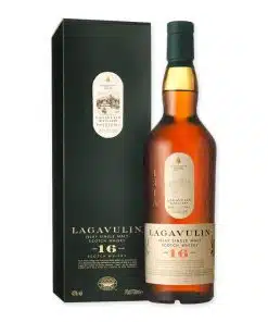Geniet van Lagavulin 16 Year Old, de diep rokerige en complexe single malt whisky van Islay, perfect voor een luxueuze sipervaring.