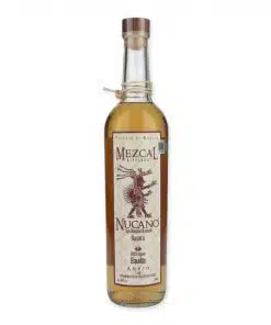 Proef de uniekheid van Nucano Mezcal Anejo Espadin met zijn rijke, rokerige smaken en vleugen van vanille. Perfect voor avonden die om iets bijzonders vragen.