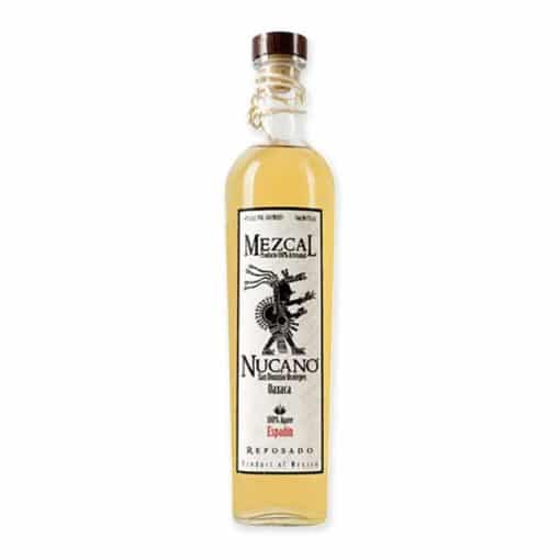 Ontdek Nucano Mezcal Reposado Espadin, een meesterwerk met een rijke mix van rook, vanille en karamel, perfect voor elke gelegenheid.
