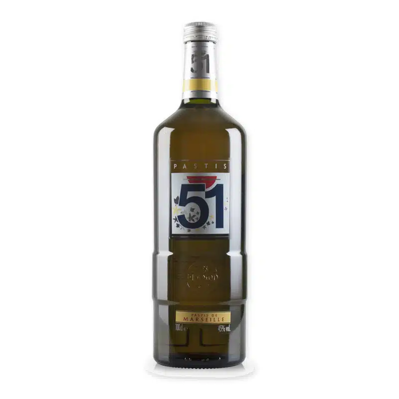 Ontdek Pastis 51 1L, de echte Franse anijsdrank met anijs en zoethout, ideaal als aperitief of voor verfrissende cocktails. Ervaar een stukje Frankrijk in elk glas.