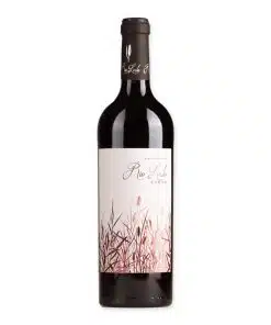 Ervaar de diepte van Rio Lindo Syrah, een rode wijn met rijke bessennoten en een elegante afwerking. Ideaal voor bijzondere gelegenheden.