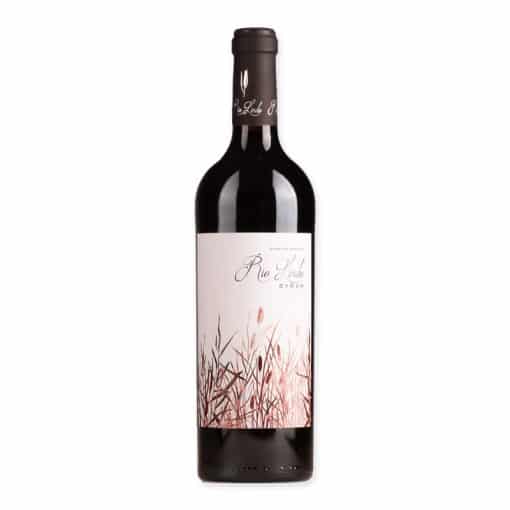 Ervaar de diepte van Rio Lindo Syrah, een rode wijn met rijke bessennoten en een elegante afwerking. Ideaal voor bijzondere gelegenheden.
