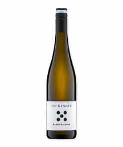 Ontdek de vakmanschap in elke fles Seckinger Spätburgunder Blanc de Noir vanuit het hart van Pfalz, Duitsland. Geniet van de unieke blend van frisse fruitigheid en subtiele complexiteit.
