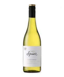 Geniet van de Spier Signature Chardonnay, een voortreffelijke witte wijn uit Stellenbosch, bekend om zijn weelderige smaak van citrus, appel en delicate vanille. Ideaal voor elke gelegenheid.
