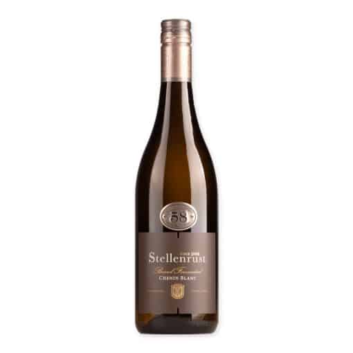 Ervaar de verfijnde smaken van Stellenrust Barrelfermented Chenin Blanc, een voortreffelijke witte wijn uit Stellenbosch met tonen van peer, appel en subtiel bloemige noten.