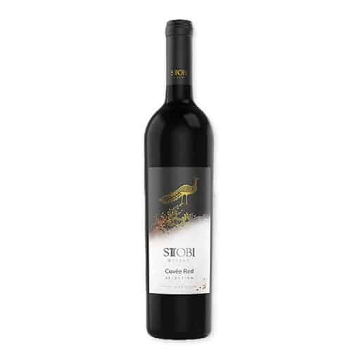 Ontdek Stobi Cuvee Red, een uitstekende rode wijn uit Macedonië gemaakt van Vranec, Merlot en Cabernet Sauvignon. Ideaal voor liefhebbers van krachtige en rijke rode wijn.