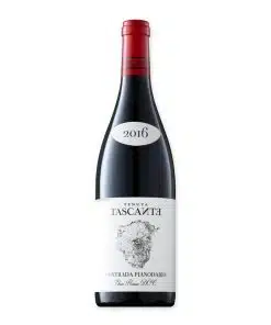 Beleef de uniekheid van Tenuta Tascante Contrada Pianodario Etna Rosso DOC 2017, een rode wijn vol kruidige en fruitige tonen, perfect voor elke liefhebber van complexe wijnen.