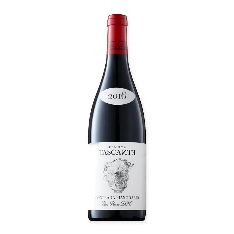 Beleef de uniekheid van Tenuta Tascante Contrada Pianodario Etna Rosso DOC 2017, een rode wijn vol kruidige en fruitige tonen, perfect voor elke liefhebber van complexe wijnen.