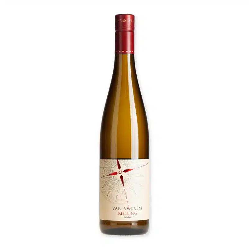 Ontdek Van Volxem Riesling, een elegante witte wijn uit de Saar regio met aroma's van groene appel en citroenschil, ideaal voor bij zeevruchten of als aperitief.