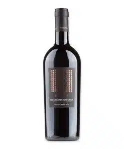 Ontdek Vigne Vecchie Leggenda Primitivo di Manduria: een dieprode Italiaanse wijn met rijke aroma's van rijp fruit en kruiden. Bestel nu en ervaar de kwaliteit van traditionele Italiaanse wijnmakerij.