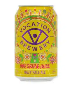 Geniet van de Vocation Brewery Hop Skip Juice, een fruitig speciaalbier met tonen van mango, ananas en citrus. Ideaal voor elke gelegenheid, koel geserveerd.