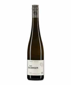 Ontdek Weingut Eichinger Kamptal Strass Grüner Veltliner, een elegante witte wijn met noten van groene appel en witte peper, perfect voor elke gelegenheid.