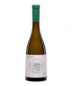 Ervaar de verfrissing van Wine People White Blend Racha 2021, een prachtige witte wijn met tonen van witte bloemen en groene appel. Perfect voor elke liefhebber van finesse.