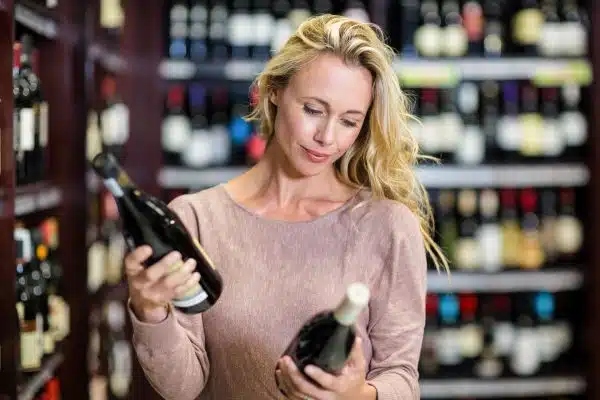 Wijnetiket met QR-code, druif, regio en allergenen – uitleg over wijnetiketten