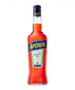 Aperol Aperitivo is een Italiaanse likeur met sinaasappel, kruiden en 11% alcohol. Ideaal voor een Spritz of lichte cocktail.