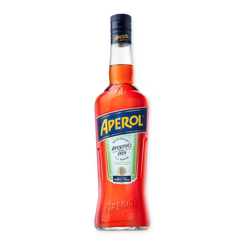 Aperol Aperitivo is een Italiaanse likeur met sinaasappel, kruiden en 11% alcohol. Ideaal voor een Spritz of lichte cocktail.