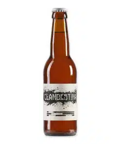 Clandestina Pale Ale is een fruitige amberkleurige pale ale uit Brussel. Licht bitter, soepel en ideaal voor borrel of barbecue.