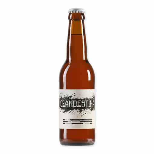 Clandestina Pale Ale is een fruitige amberkleurige pale ale uit Brussel. Licht bitter, soepel en ideaal voor borrel of barbecue.