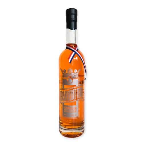 Ervaar de rijke smaak van De Schermer Oranjebitter, een Nederlandse klassieker met sinaasappel en een vleugje bitterheid. Ideaal voor digestief of cocktails.