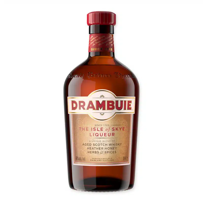 Drambuie is een Schotse likeur met whisky, honing en kruiden. Vol, complex en perfect als digestief of in de klassieke Rusty Nail.