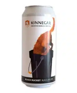 Ontdek Kinnegar Blackbucket Black IPA: een perfecte combi van donkere chocolade, espresso en hopbitterheid, ideaal bij rijke gerechten.
