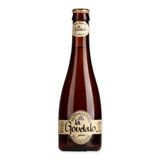 Geniet van het rijk, subtiel kruidige smaakprofiel van La Goudale Blonde, een hoogwaardige Franse speciaalbier met een diepe historische achtergrond en verfrissende afdronk.