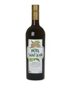 Geniet van Noix De La Saint Jean, een verfijnde Franse aperitief gemaakt van groene walnoten, ideaal voor een stijlvol begin van uw avond.