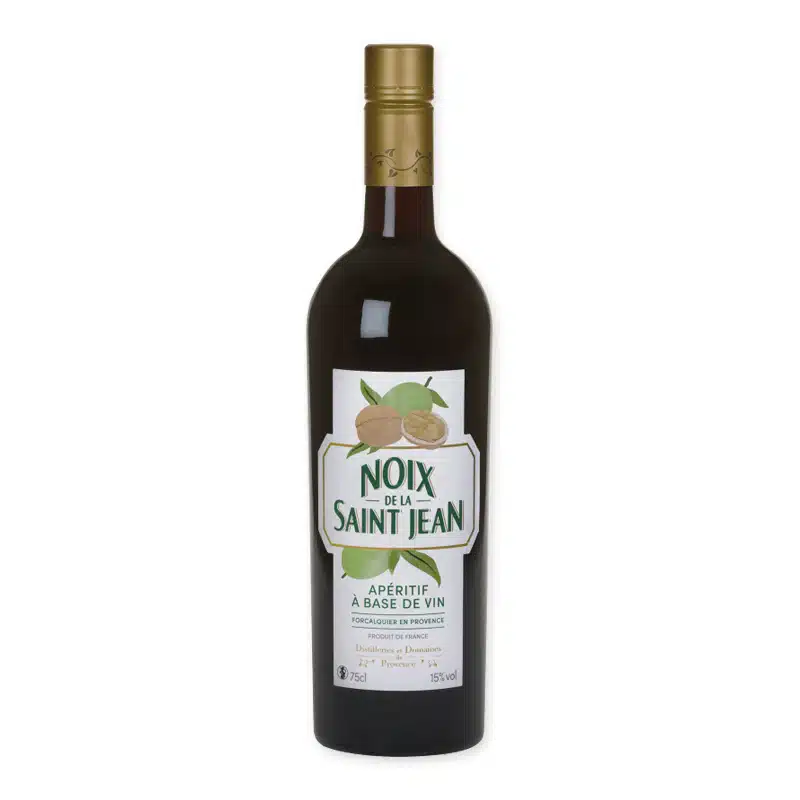 Geniet van Noix De La Saint Jean, een verfijnde Franse aperitief gemaakt van groene walnoten, ideaal voor een stijlvol begin van uw avond.