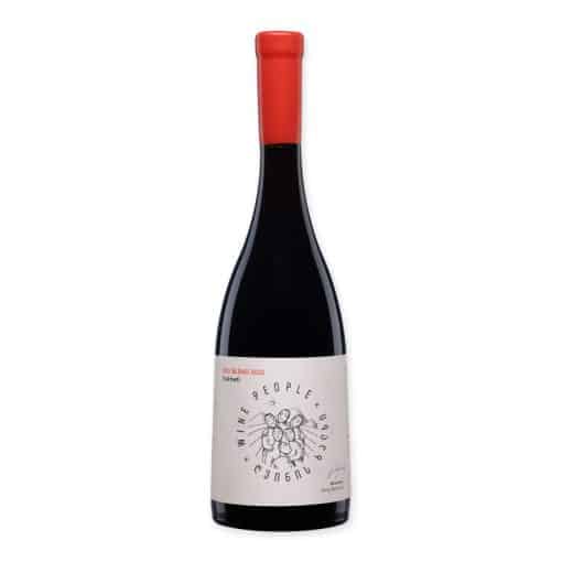 Wine People Red Blend Kakheti is een volle qvevriwijn van Saperavi en Merlot. Gemaakt door Giorgi Babunidze in Napareuli, Kakheti.