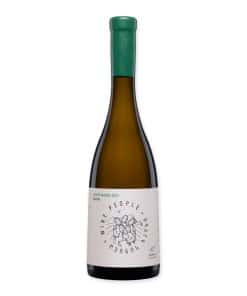 Wine People White Blend Racha is een frisse witte wijn van zeldzame druiven uit Georgië. Licht, citrusachtig en gemaakt door Ilia Chelidze.