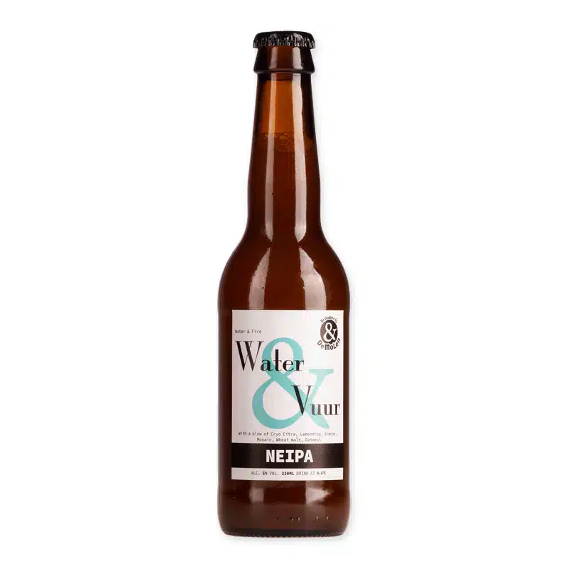 De Molen Water & Vuur is een NEIPA (6%) met tropisch fruit, zachte bitterheid en een spannend contrast tussen fris en krachtig.