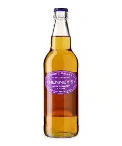 Henney's Sweet Cider is een ambachtelijke, lichtzoete Engelse cider uit Herefordshire. Fris, fruitig en heerlijk doordrinkbaar.