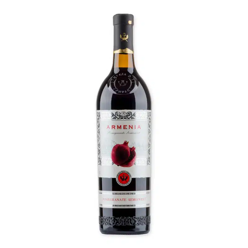 Armenia Wine Pomegranate Semi-Sweet is een semi-zoete rode wijn (12%) uit Armenië, gemaakt van granaatappelen en druiven. Intens fruitig, verfrissend en veelzijdig.