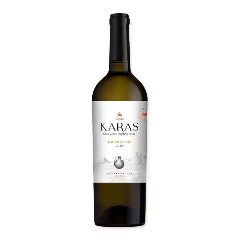 Karas White Blend Dry is een frisse witte wijn uit Armenië met tonen van citrus, witte perzik en florale nuances. Elegant, mineraal en perfect in balans.