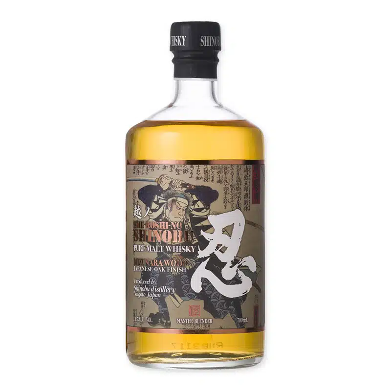 Shinobu Pure Malt Mizunara Oak Finish is een Japanse pure malt whisky (43%) met vanille, karamel, specerijen en houtige tonen dankzij finish in Mizunara-eiken.